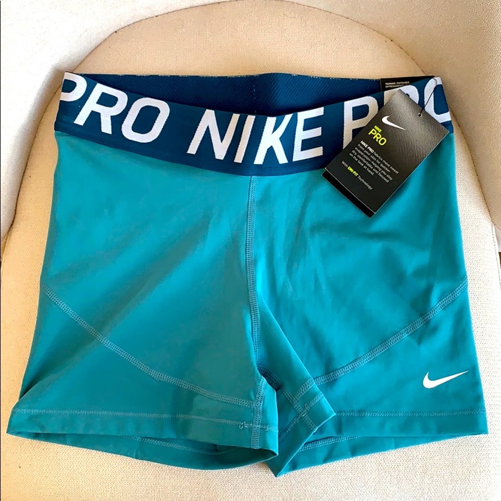 *BRAND NEW* NIKE PRO Women's Training Shorts 3.5"
